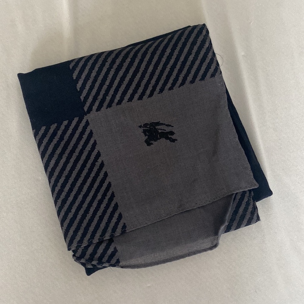 NWT Burberry Handkerchief / Petite scarf